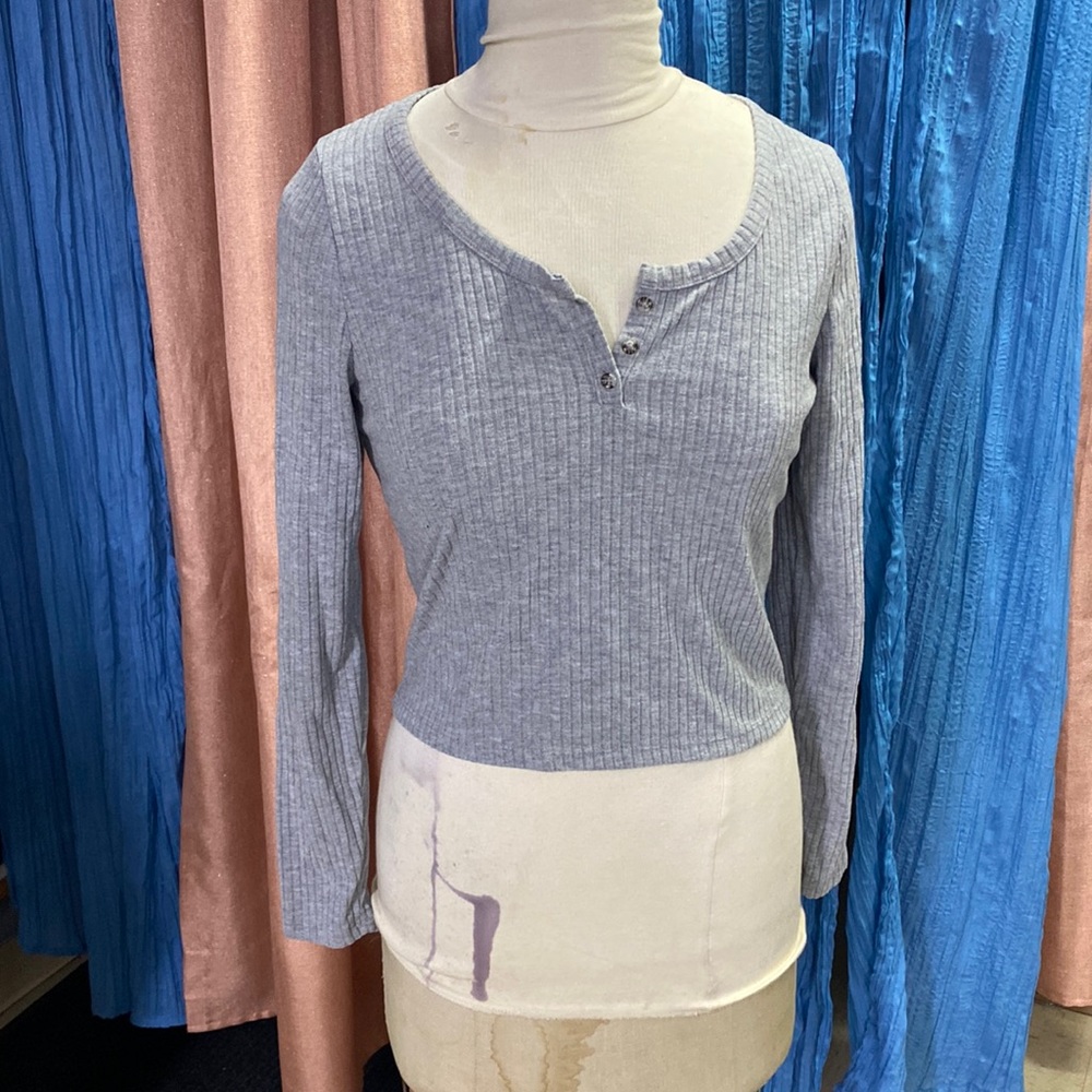 Ribbed knit textured grey long sleeve Henley shirt